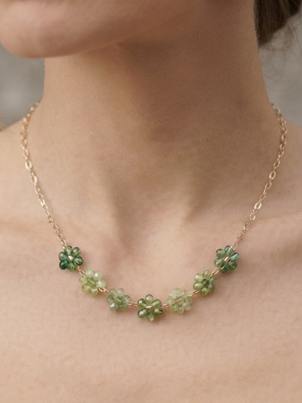Urban Outfitters Green Beaded Flower Necklace ✨